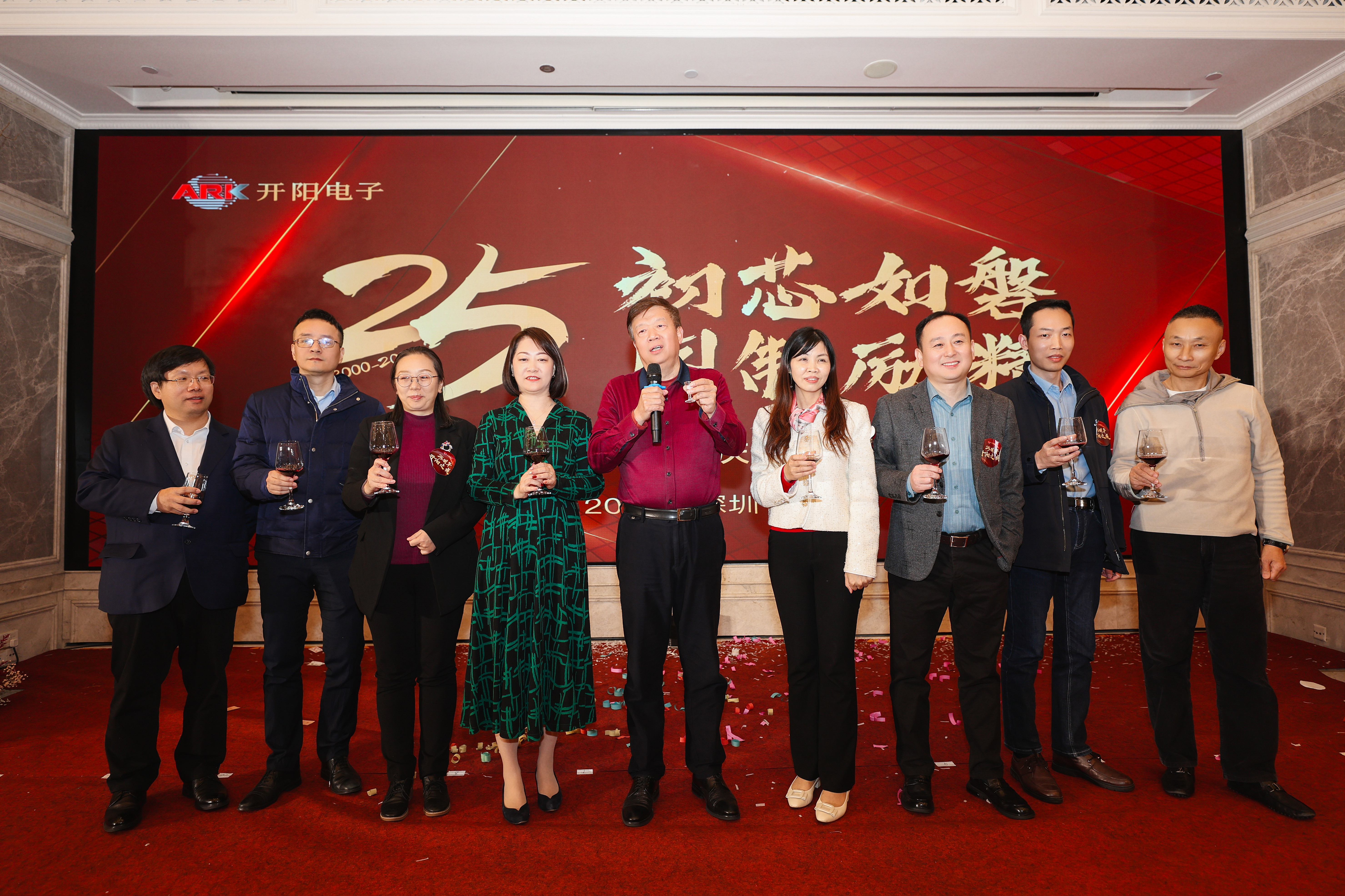 領導敬酒.JPG 領導敬酒.JPG